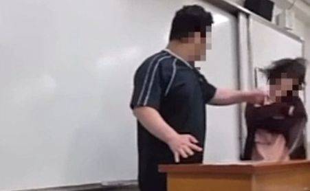 10일 교실에서 교사를 폭행하는 고3 학생 모습. 연합뉴스