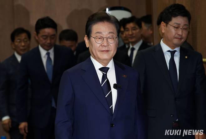 이재명 전 더불어민주당 대표가 11일 서울 영등포구 국회 소통관에서 열린 ‘비전 및 캠프 인선 발표 기자회견’에 참석하고 있다. 유희태 기자