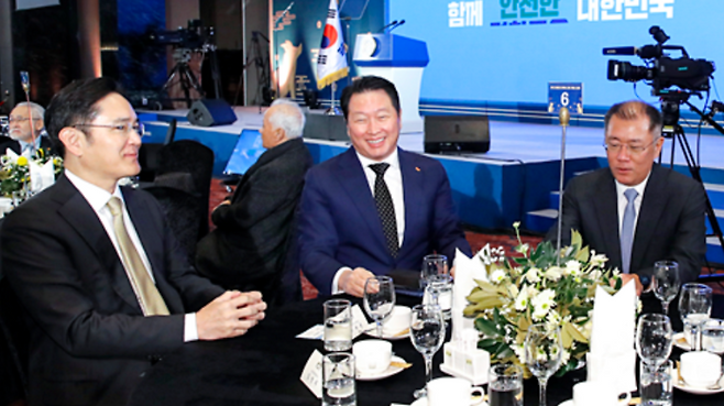 이재용(왼쪽부터) 삼성전자 회장, 최태원 SK그룹 회장, 정의선 현대자동차그룹 회장 [사진 = 연합뉴스]