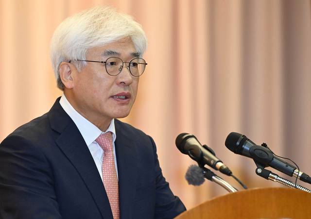 마은혁 헌법재판관이 9일 서울 종로구 헌법재판소에서 열린 취임식에서 인사를 하고 있다. 뉴시스.