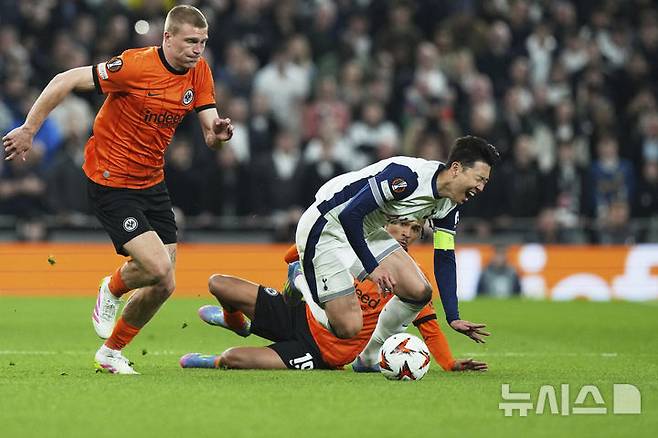 [런던=AP/뉴시스] 잉글랜드 프로축구 프리미어리그(EPL) 토트넘홋스퍼의 손흥민. 2025.04.10.