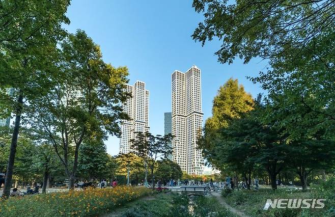 [서울=뉴시스] 아크로 서울 포레스트. (사진=DL이앤씨 제공)