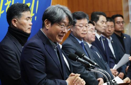 발언하는 민주당 이춘석 의원 [사진제공 연합뉴스]