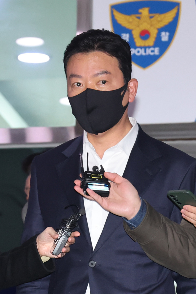 ▲윤석열 대통령 체포 방해 혐의를 받는 대통령경호처 김성훈 차장이 21일 구속영장이 기각된 뒤 서울 남대문경찰서를 나서고 있다. ⓒ연합뉴스