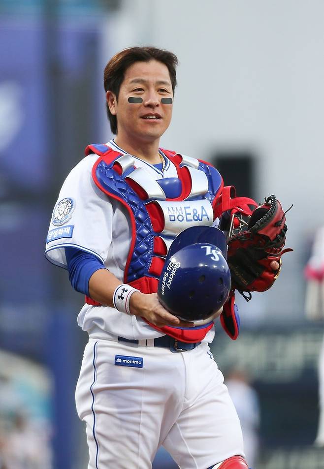 ▲ 체력 부담이 큰 포수 마스크를 쓰면서도 맹타를 휘두른다 ⓒ 삼성 라이온즈