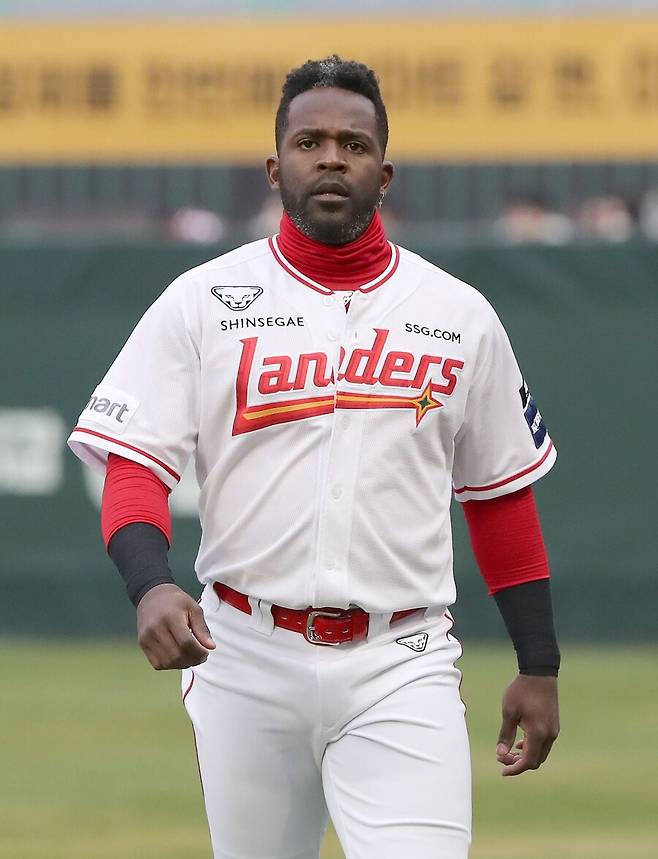 ▲ 갑작스러운 허벅지 낭종 제거로 열흘간 엔트리에서 빠지는 기예르모 에레디아 ⓒSSG랜더스