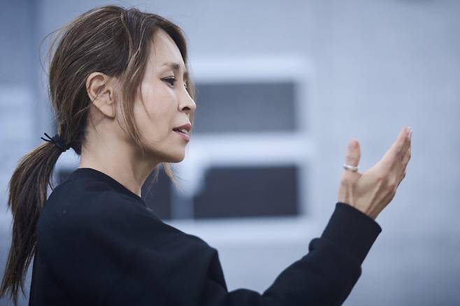 36년간 배우 최정원의 연습실은 한결같다. 남이 100번 하면 그는 1000번을 연습한다. 데뷔 초나 최정상에 있는 지금이나 그는 여전히 가장 독한 연습벌레다. / 글림아티스트·글림컴퍼니 제공