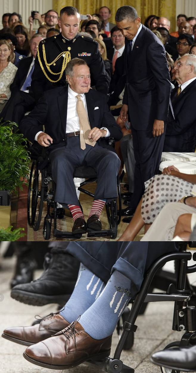 Former US President George HW Bush, ⁢who enjoyed gorgeous socks, laid in a coffin with a fighter sock (below).