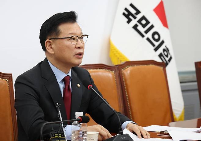 이양수 국민의힘  대선후보 경선 선거관리위원회 부위원장이 10일 오전 서울 여의도 국회에서 선관위 회의 결과를 발표하고 있다. 2025.04.10 뉴시스