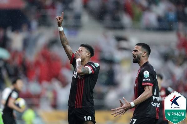 린가드(가운데, FC서울). 한국프로축구연맹 제공