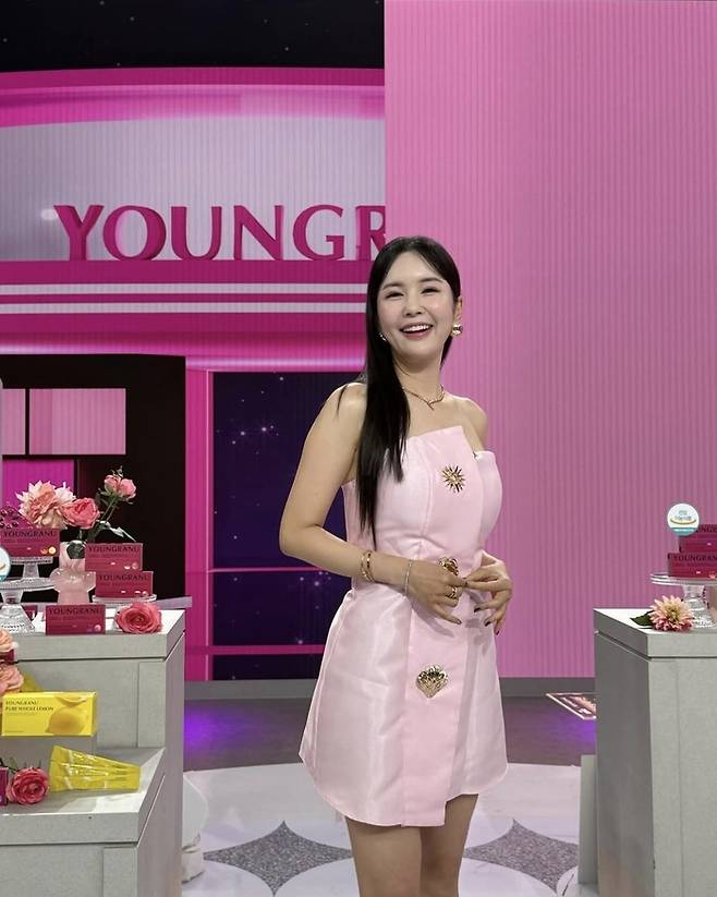 내추럴한 눈매로 무대에 선 장영란은 오히려 더 당당하고 편안한 에너지를 뿜어냈다.사진=장영란 SNS
