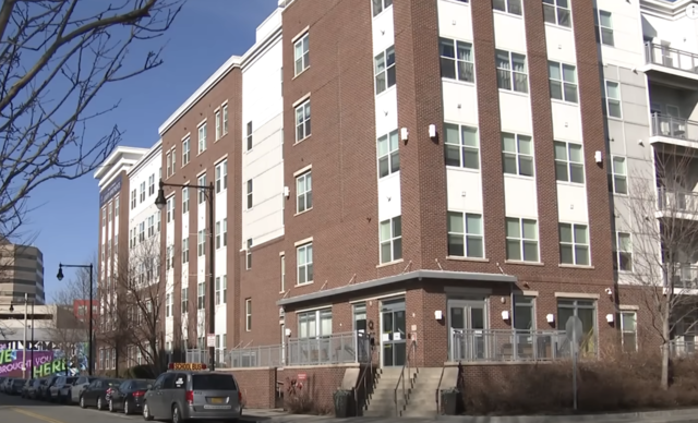 미국 매사추세츠주 케임브리지시 하버드대 인근의 고급 성매매 업소로 이용된 아파트. CBS뉴스 방송 캡처.