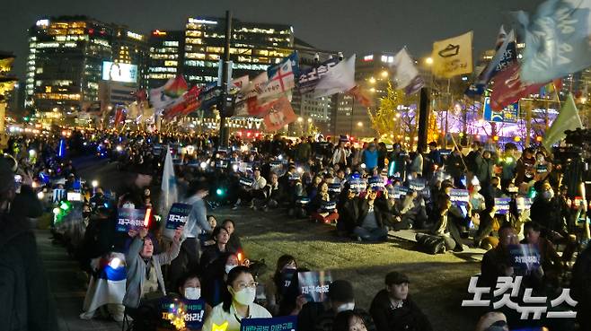 내란청산·사회대개혁 비상행동이 11일 서울 종로구 경복궁역 동십자각 일대에서 '윤석열 재구속! 한덕수 처벌! 이완규 지명 철회! 내란 종식 긴급행동' 집회를 진행하고 있다. 주보배 기자
