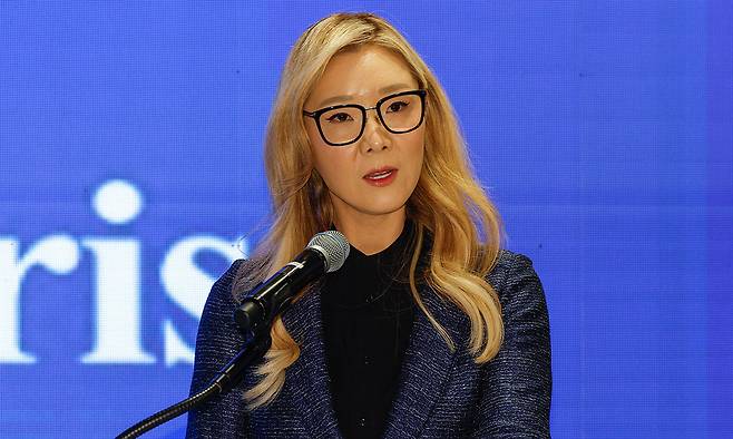 문선진 효정국제환경평화재단(HJIFEJP) 상임이사가 12일 서울 송파구 롯데호텔 월드에서 열린 월드서밋 2025 세션 ‘기후환경과 지구의 미래’에서 한학자 세계평화통일가정연합 총재의 메시지를 대독하고 있다.&nbsp;최상수 기자