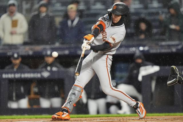 12일 뉴욕 양키스전에서 시즌 첫 홈런을 터뜨리는 이정후. AP연합뉴스