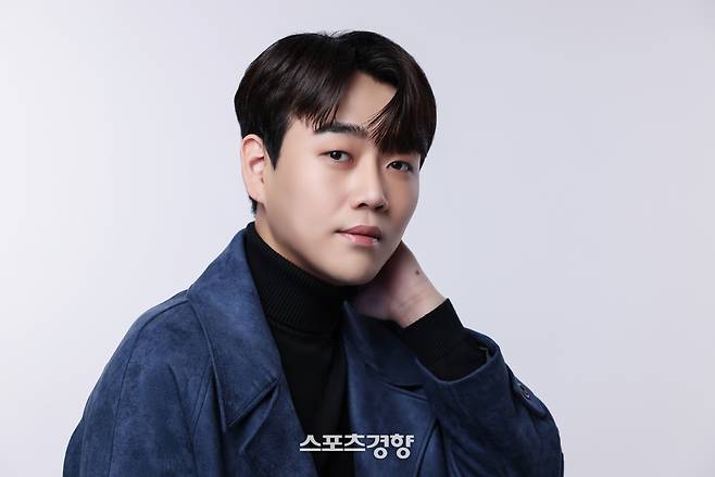 가수 황영웅. 경향신문 자료사진