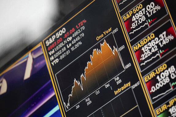 트럼프 대통령이 상호관세를 발표한 후 뉴욕 증시 3대 지수가 모두 폭락했다. S&P500 지수는 4월 7일 장중 5000선이 붕괴되기도 했다. 뉴시스