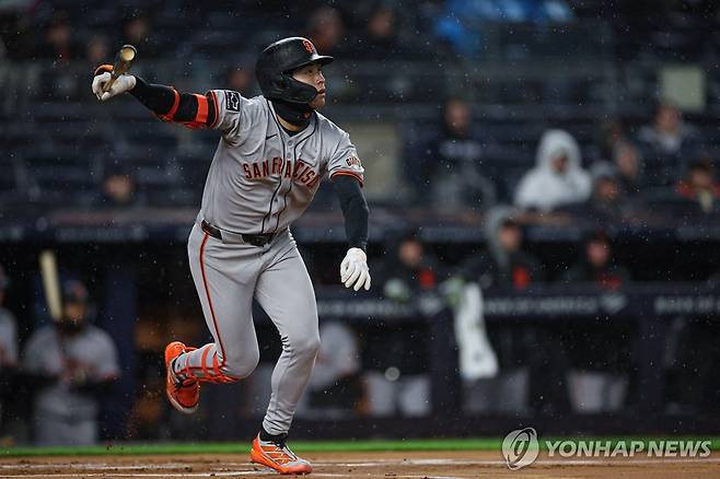 양키 스타디움에서 시즌 1호 홈런을 친 이정후 [Imagn Images=연합뉴스]