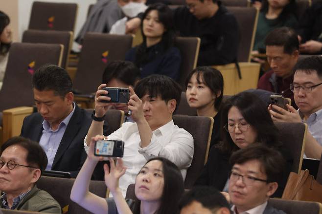 [이데일리 이영훈 기자] 11일 서울 중구 순화동 KG타워에서 열린 ‘제1회 이데일리 가상자산포럼’에서 청중들이 경청하고 있다.