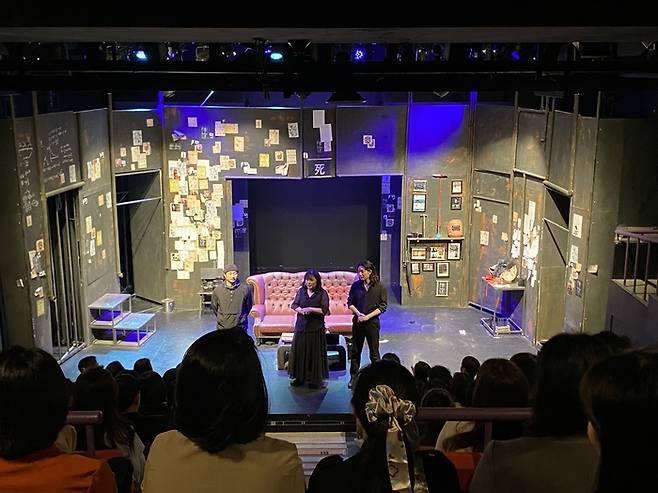 ‘청년문화예술패스’ 사용 시 연극 ‘죽여주는 이야기’의 다양한 할인 혜택을 받을 수 있다. 사진 | 스튜디오틈㈜