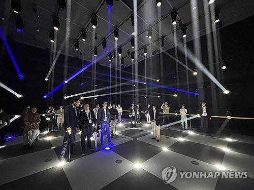 일본 오사카·간사이 만국박람회(오사카 엑스포)가 개막한 13일 한국관 전시가 공개되고 있다. 한국관 전시 주제는 '마음을 모아'이다. 연합뉴스