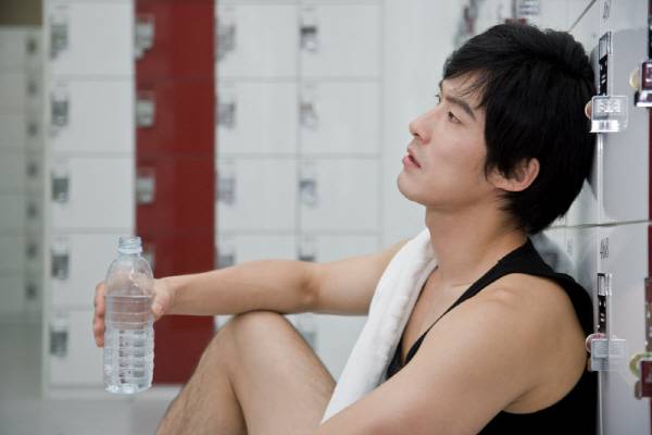 술 마신 다음 날에는 운동 능력과 효과가 모두 떨어질 수 있다​./사진=클립아트코리아