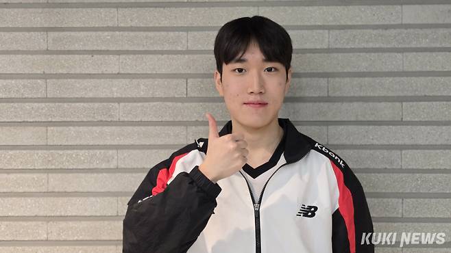 ‘캐스팅’ 신민제가 12일 서울 종로구 롤파크 LCK 아레나에서 열린 ‘2025 LCK’ 정규시즌 1라운드 BNK 피어엑스와 경기가 끝난 뒤 쿠키뉴스와 만나 인터뷰하고 있다. 김영건 기자