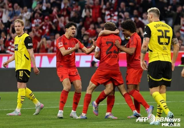 뮌헨은 도르트문트에 선제골을 내줬으나 게헤이루, 그나브리가 연달아 득점했다. 그러나 결과는 2-2 무승부였다. 사진(뮌헨 독일)=AFPBBNews=News1