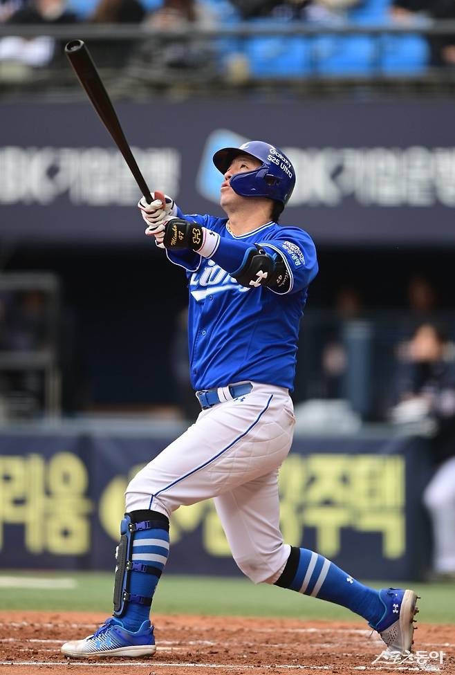 박진만 삼성 감독은 4번타자 강민호에게 두터운 신뢰를 보내고 있다. 강민호도 물오른 타격감과 클러치 능력으로 박 감독의 기대에 부응하고 있다. 스포츠동아DB