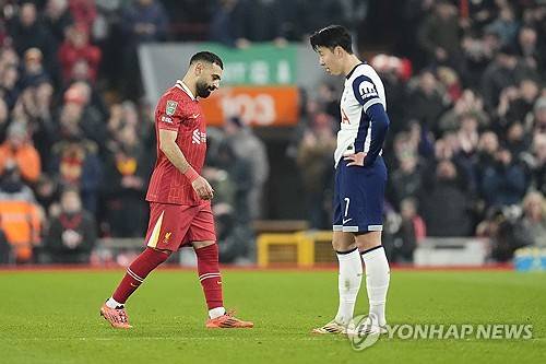 토트넘 홋스퍼 1군 팀만 긴 무관이 이어지고 있다. 아카데미 팀들은 같은 주말에 트로피를 2개나 들어올렸다. 연합뉴스