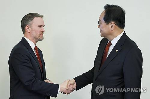 미국 USTR 만난 정인교 산업부 통상교섭본부장  [연합뉴스 자료사진]
