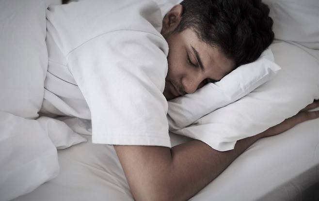 잠에 푹 빠져있다가 자신도 모르게 성행위흘 하고 잠에서 깨면 까맣게 모르는 이상한 병이 섹스솜니아다. 성인의 7% 가량이 한번쯤 경험하지만 원인도 모르고 치료법도 없다. [사진=게티이미지뱅크]