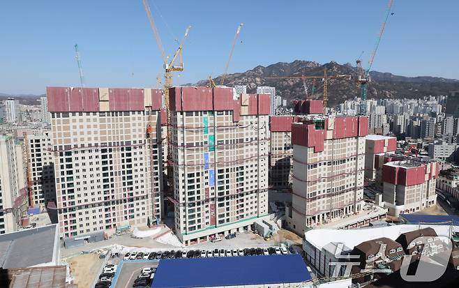 서울시내 한 아파트단지 공사현장. 2025.2.18/뉴스1 ⓒ News1 박세연 기자