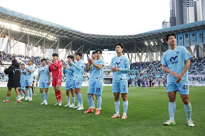 대구iM뱅크파크/ K리그1/ 대구FC vs 울산HDFC/ 대구 단체/ 선수단 인사/ 사진 김정수