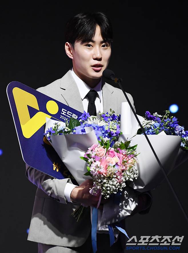 도드람 2024~2025 V리그 시상식이 14일 오후 서울 홍은동 그랜드힐튼호텔에서 열렸다. 영플레이어상을 수상한 우리카드 한태준이 수상 소감을 말하고  있다. 정재근 기자 cjg@sportschosun.com/2025.4.14/