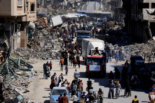 이스라엘군이 대피 명령을 내리자 가지지구 라파 거주민들이 피난길에 오르고 있습니다. 로이터 연합뉴스