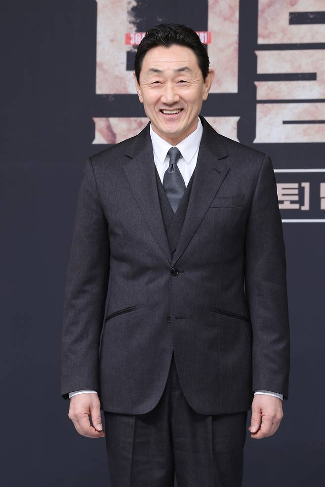 배우 허준호가 21일 오후 서울 양천구 목동SBS에서 열린 새 금토드라마 '보물섬' 제작발표회에서 참석해 포즈를 취하고 있다. 서병수 기자 qudtn@edaily.co.kr /2025.02.21/