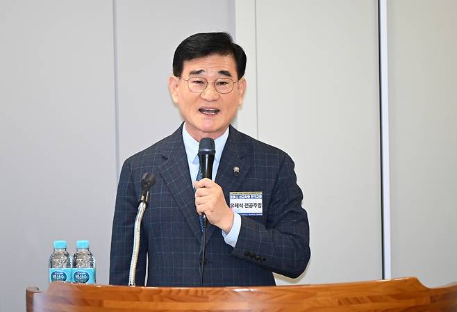 발표 중인 유해석 교수. 신석현 포토그래퍼