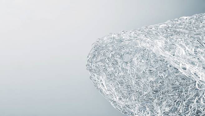 일등석 베딩에 제공되는 ‘신소재 기능성 매트리스’에는 100% 재활용 가능한 소재가 적용됐다. [사진제공 = 대한항공]