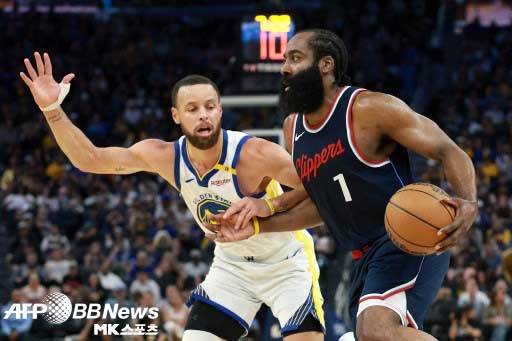 골든스테이트가 클리퍼스에 패하며 플레이오프 직행이 좌절됐다. 사진(美 샌프란시스코)=ⓒAFPBBNews = News1