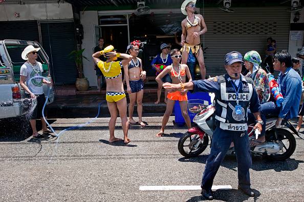 태국 파타야 시내 한 거리에서 현지 동성애자들이 춤을 추고 있는 모습. [게티이미지]