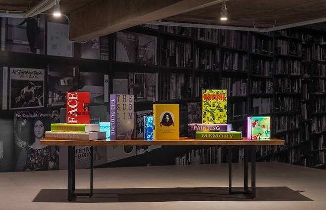 Room for Reflection, 2020,print on the wall, variable dimension  *재판매 및 DB 금지