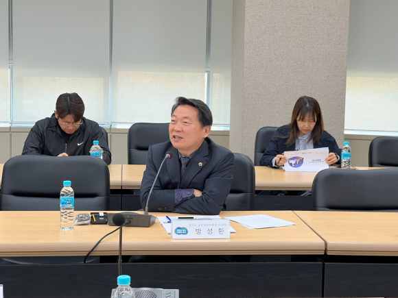 ‘반려동물 복지수준 실태조사 용역 최종보고회’에서 의견을 전하고 있는 방성환 의원.