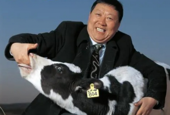 중국 대기업 멍뉴유업의 창립자이자 동남아시아에서 많은 사랑을 받고 있는 아이스크림 브랜드 에이스 창립자인 67세 뉴건셩. 바이두