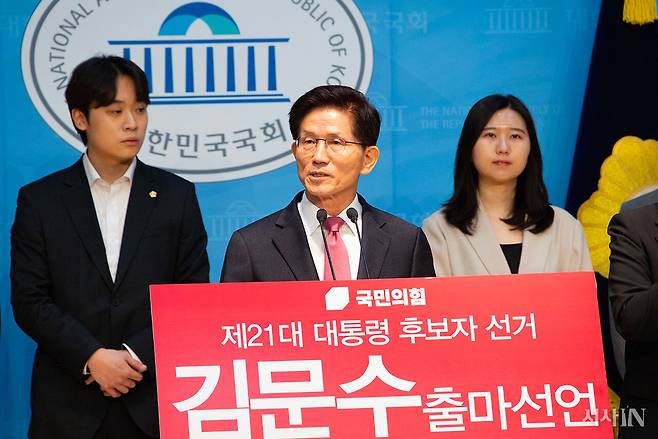4월9일 김문수 전 고용노동부 장관이 국회 정론관에서 21대 대통령 선거 출마 선언을 하고 있다. ⓒ시사IN 신선영