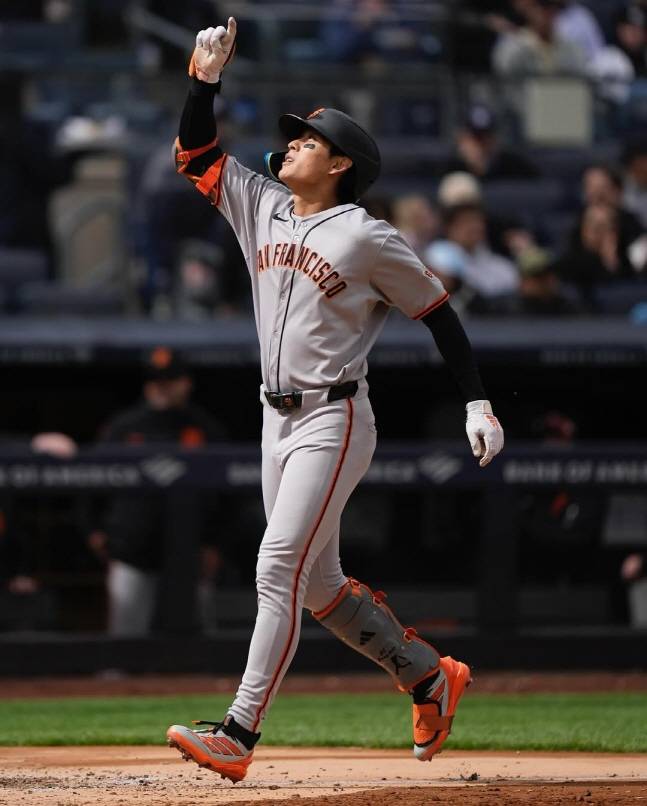 이정후가 홈런 이후 홈을 밟으며 세리머니를 하고 있다. /사진=샌프란시스코 자이언츠 공식 SNS