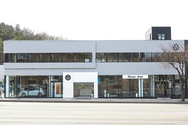 '폭스바겐 클라쎄오토가 폭스바겐 수원 전시장을 수원 서비스 센터 2분 거리에 확장 이전해 고객들의 편의성을 대폭 높였다.' 사진=폭스바겐 코리아