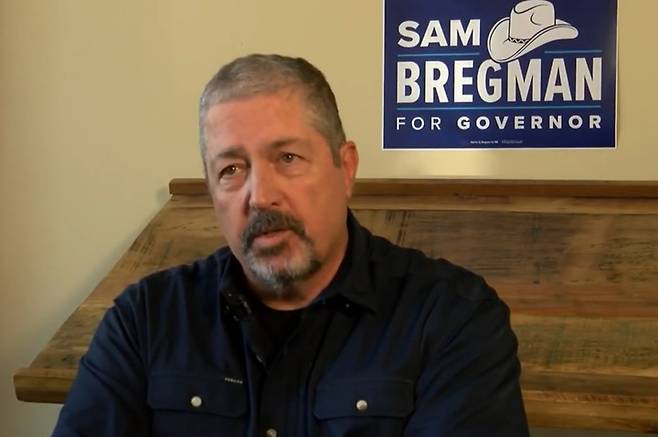 (매체와 인터뷰 중인 샘 브레그먼)