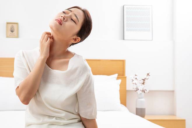 건조한 날씨나 환경뿐만 아니라 여러 이유로 인구의 약 10%가 가려움증을 겪는다. [사진=클립아트코리아]