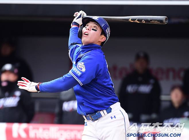 13일 수원 케이티위즈파크에서 열린 KT와 삼성의 경기. 타격하는 삼성 김영웅. 수원=송정헌 기자songs@sportschosun.com/2025.04.13/